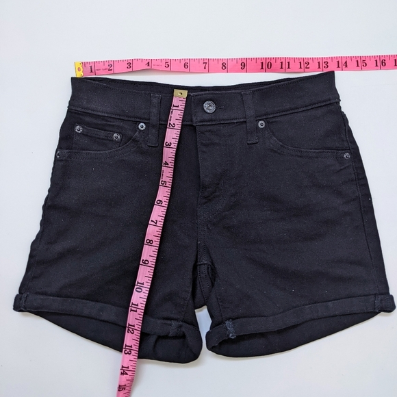 Levi's mid length black shorts, women's 26 - Picture 4 of 4